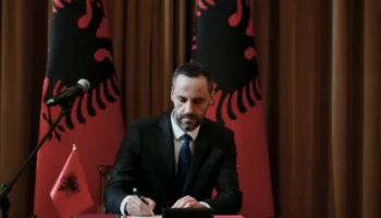 Besfort Lamallari betohet si Ministër i Brendshëm: Përgjegjësi e madhe, do të shërbej me integritet dhe profesionalizëm