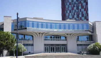 Besnik Bami, Dulaku, Çim Beshiri dhe Bashkim Ulaj në garë për kullën tek Pallati i Kongreseve