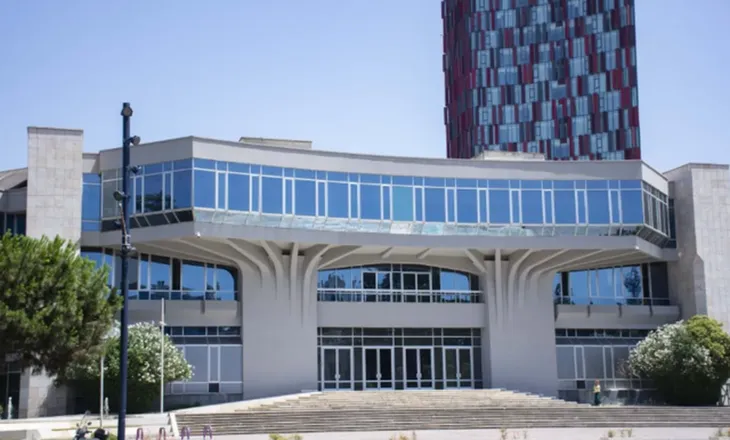 Besnik Bami, Dulaku, Çim Beshiri dhe Bashkim Ulaj në garë për kullën tek Pallati i Kongreseve