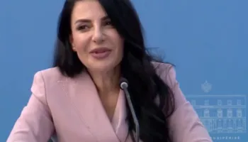 “Besoj te drejtësia”, Balluku falenderon Ramën dhe dorëzon stafetën: Kemi ndërtuar rrugë e autostrada me cilësi evropiane, vitet s’do t’i fshijnë veprat