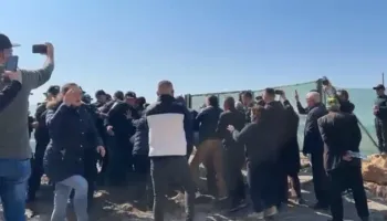 Beteja për pronën, Banorët e Rrjollit 6 javë protestë kundër resortit të Ulajt! Përplasen me policinë