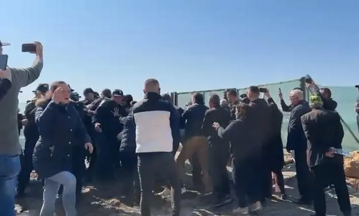 Beteja për pronën, Banorët e Rrjollit 6 javë protestë kundër resortit të Ulajt! Përplasen me policinë