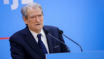 Betimi i shtatë ministrave të rinj, Berisha: Ceremoni qesharake