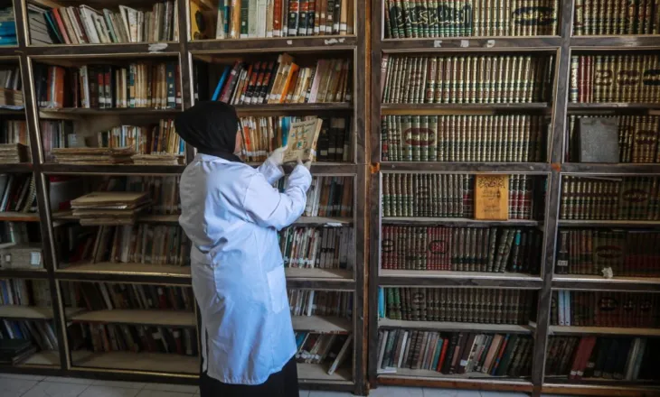 Biblioteka e Gazës, një pasuri e paçmuar e humbur nga bombardimet