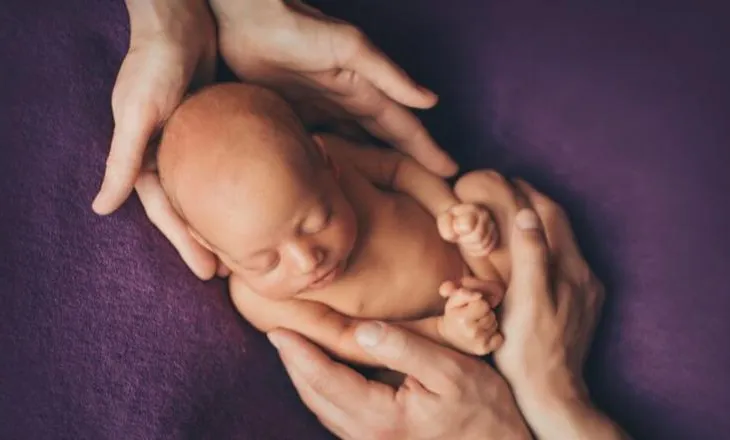 Bie me 35% numri i lindjeve brenda një dekade në Shqipëri, shkak emigracioni i të rinjve dhe kostot e jetesës