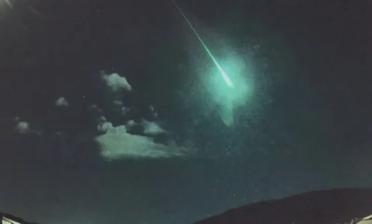 Bie meteori në Gjermani, njerëzit dalin të tmerruar nga shtëpitë