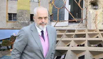 Bie propaganda e qeverisë, konviktet e studentëve me pllaka të thyera dhe pa ngrohje