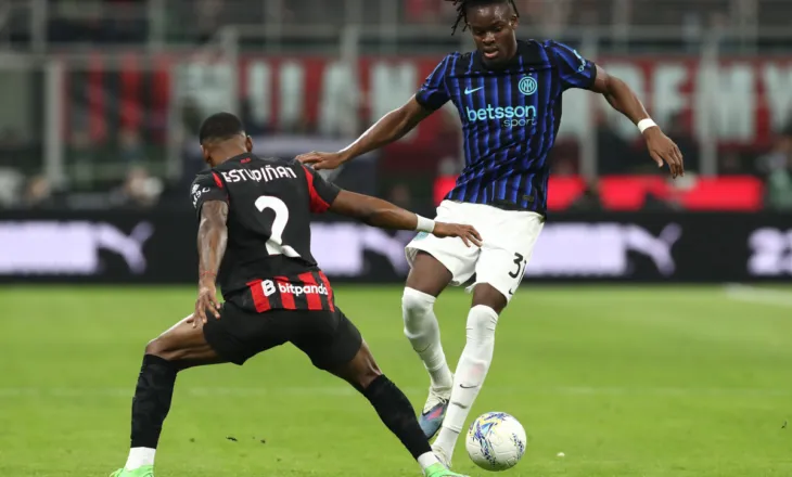 Bisseck thumbon Milan: Ata fituan dy ndeshjet derbi, Inter do të fitojë titullin