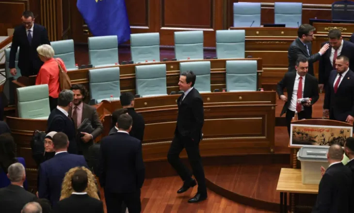 Bllokada në Kuvendin e Kosovës rrezikon fatin e marrëveshjeve ndërkombëtare 121-milionëshe