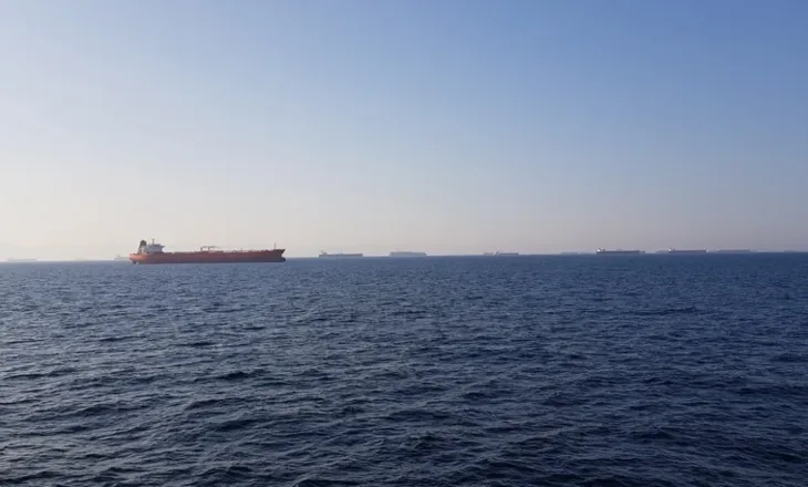 Bllokada në Ngushticën e Hormuzit nuk ndikon vetëm në naftë, rriten çmimet e plehrave!