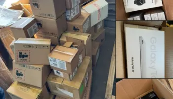 Bllokohen në Rinas gati 1 mijë pajisje elektronike