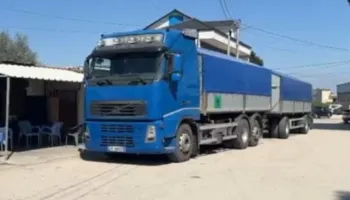 Bllokohet kamioni me 30 tonë misër në Fier, Policia: Ishte pa faturë! Shoferi: E bleva në Sarandë