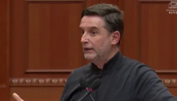 Braçe interpelancë me ministren e Arsimit, deputeti i PS: Nxënësit te 11 Janari bëjnë mësim me turne, penalizohen edhe prindërit