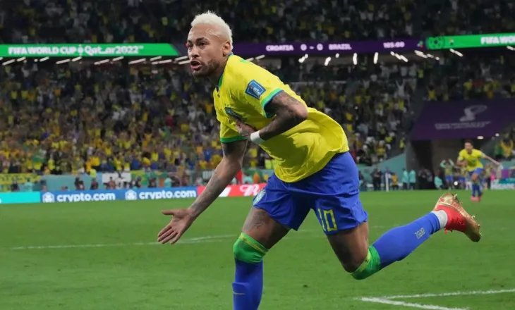 Brazili humb ndaj Francës me 10 lojtarë, tifozët bërtasin në kor: Neymar, Neymar…