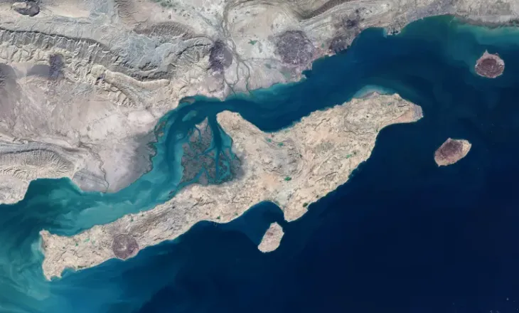 Brenda Qeshmit, fortesa nëntokësore e raketave dhe mrekullia gjeologjike e Iranit