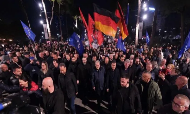 Breshëri molotovësh me flamuj gjermanë në duar, Ambasada e Gjermanisë reagon ashpër për protestën e PD