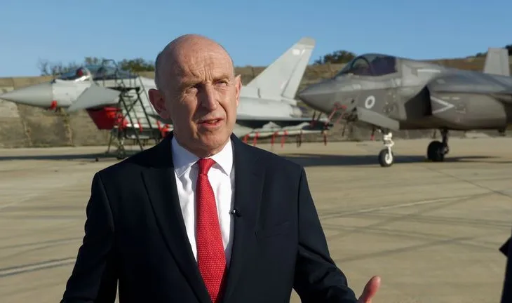 Britania e Madhe nuk përjashton sulmet ndaj Iranit, thotë Sekretari i Mbrojtjes