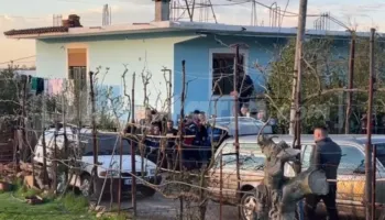 Burri vrau gruan dhe më pas veten, flet i biri: Babai ishte tip konfliktual, mamaja mbante anën…