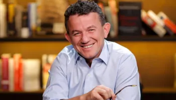 Buzhala: Qeverisë nuk i mungon vullneti të rrahë njerëzit, por protestat ciklike nuk sjellin ndryshim