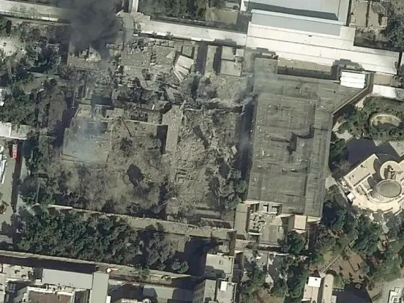 “Bye bye Ajatollah” | Nga sulmi mbi kompleksin te fotografia e trupit, orët e fundit të udhëheqësit suprem të Iranit