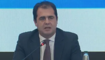 Bylykbashi nga tryeza për “Zgjedhoren”: Të bëhet transparencë me financimet e partive, të shmangim korrupsionin dhe…