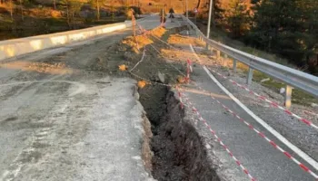 Çahet asfalti në rrugën e Gjinarit, mirëmbahet nga firma që përfitoi miliona euro tender nga Balluku