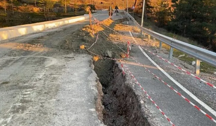 Çahet asfalti në rrugën e Gjinarit, mirëmbahet nga firma që përfitoi miliona euro tender nga Balluku