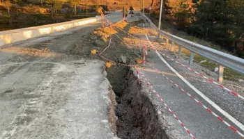 Çahet asfalti në rrugën e Gjinarit, segmenti që mirëmbahet nga “Alko Impex” burim rreziku