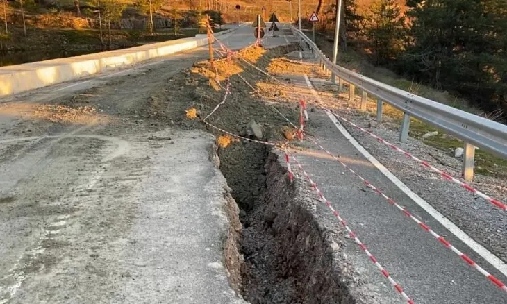 Çahet asfalti në rrugën e Gjinarit, segmenti që mirëmbahet nga “Alko Impex” burim rreziku