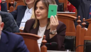 Çështja e 300 familjeve të Elbasanit në Kuvend, Aulona Bylykbashi kërkon ndërhyrje ligjore