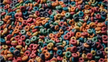 Çfarë e nxit ngrënien kompulsive? Provat na çojnë te ushqimet e përpunuara