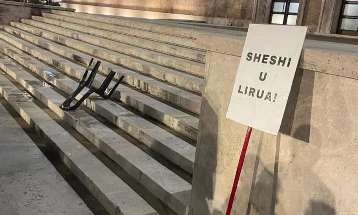 Çfarë ndodhi? Adriatik Lapajt mbyll protestën pas 108 ditëve