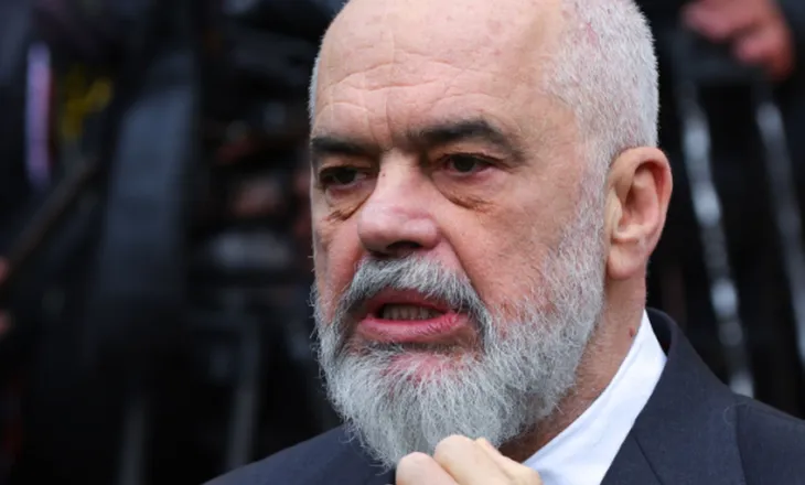 Çfarë ndodhi në Vlorë? Rama shfaqet i nervozuar gjatë mbledhjes me deputetët (Video)