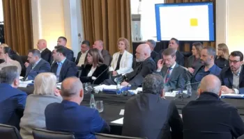 Çfarë po ndodh pas dyerve të takimit? Rama prezanton ‘Punët për Shqipërinë’: Ministrat dhe deputetët në terren