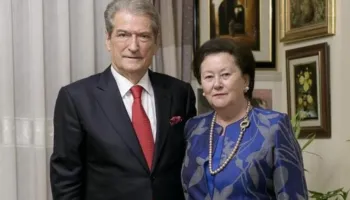 Çifti Berisha uron besimtarët myslimanë dhe gjithë shqiptarët: Gëzuar Fitër Bajramin!