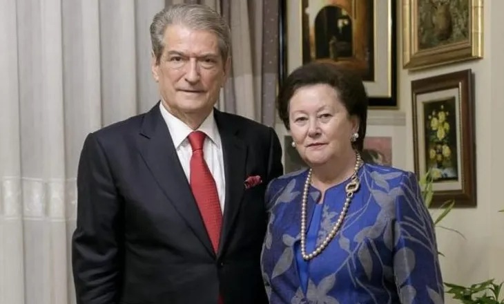 Çifti Berisha uron besimtarët myslimanë dhe gjithë shqiptarët: Gëzuar Fitër Bajramin!