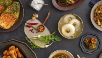 Cili ushqim mund të ndihmojë në largimin e mikroplastikës nga trupi?