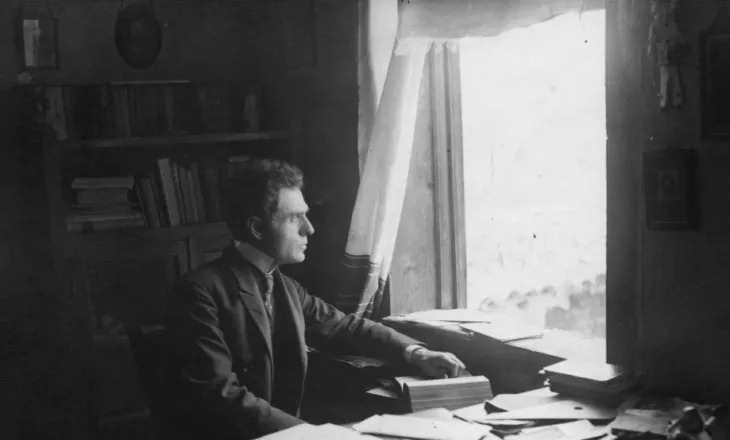 Çka shkruante shtypi francez për Mid’hat Frashërin më 1909?