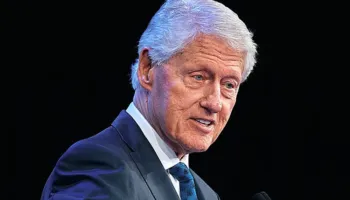 CLINTON PER BOMBARDIMET E NATOS NE KOSOVE