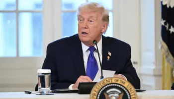 ‘Çmendet’ nafta, mbi 100 dollarë për fuçi, Trump: Çmim fare i vogël për paqen globale