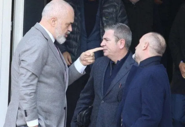 ‘Çmendet’ Rama, pas Spiropalit i kthehet keq dhe Gjiknurit: Fik telefonin se ti e ke zakon që përgjon
