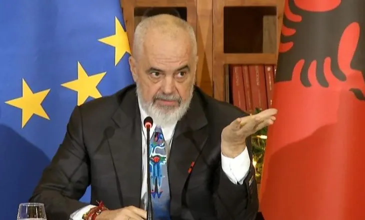 “Çmenduria…”/ Pas protestës së djeshme, Rama vizitë në ish-rezidencën e diktatorit:Artistët i gjeta të traumatizuar