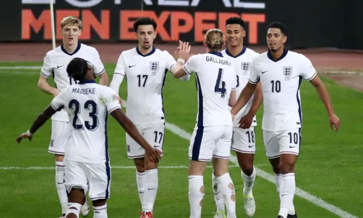 Çmenduria s’ka kufi, tifozi i Anglisë shet shtëpinë për të parë të gjithë Kupën e Botës!