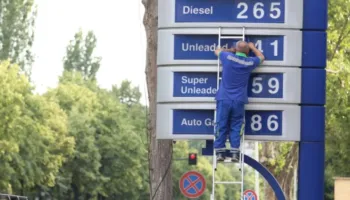 Çmimet e karburanteve nisin rritjen, Spaho ngre alarmin për abuzim nga kompanitë