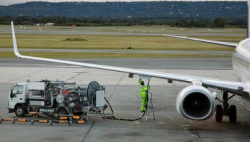 Çmimet e karburantit për avionët shkojnë në qiell: Ryanair dhe Wizz Air rrezikojnë humbje rekord!