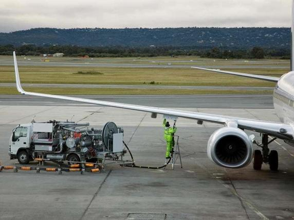 Çmimet e karburantit për avionët shkojnë në qiell: Ryanair dhe Wizz Air rrezikojnë humbje rekord!