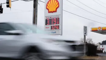 Çmimet e naftës kalojnë 100 dollarë për fuçi për shkak të sulmeve iraniane ndaj anijeve tregtare