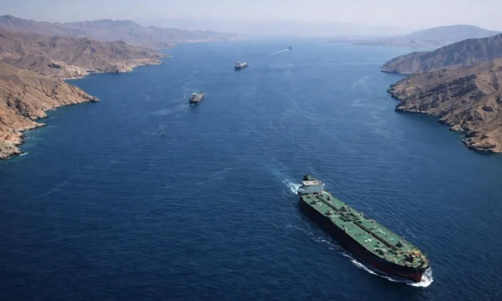 Çmimi i naftës, shefi i sigurisë së Iranit: Hormuzi mund të jetë ngushticë vuajtjeje