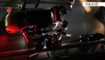 “Çmontohet” grupi kriminal i trafikut të armëve në Tiranë, policia kap në flagrancë automjetin me pistoleta “Sig Sauer”