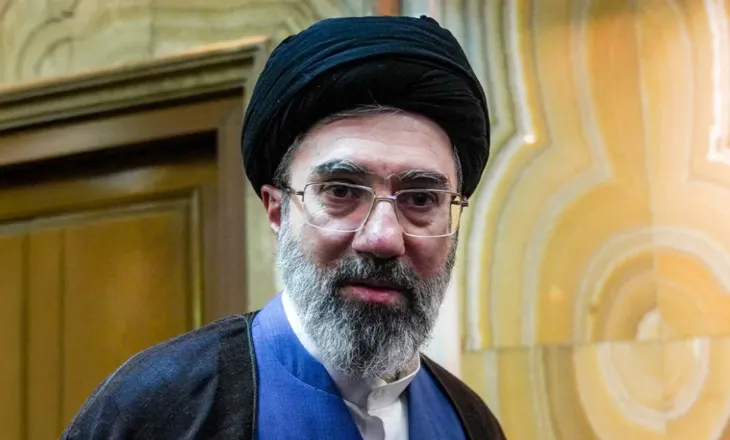 Daily Mail: Mojtaba Khamenei në gjendje të rëndë, transferohet në Moskë për operacion
